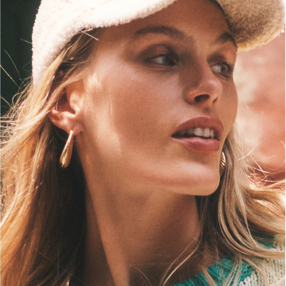 New Shashi Sadie Hoop Earrings in Yellow Gold